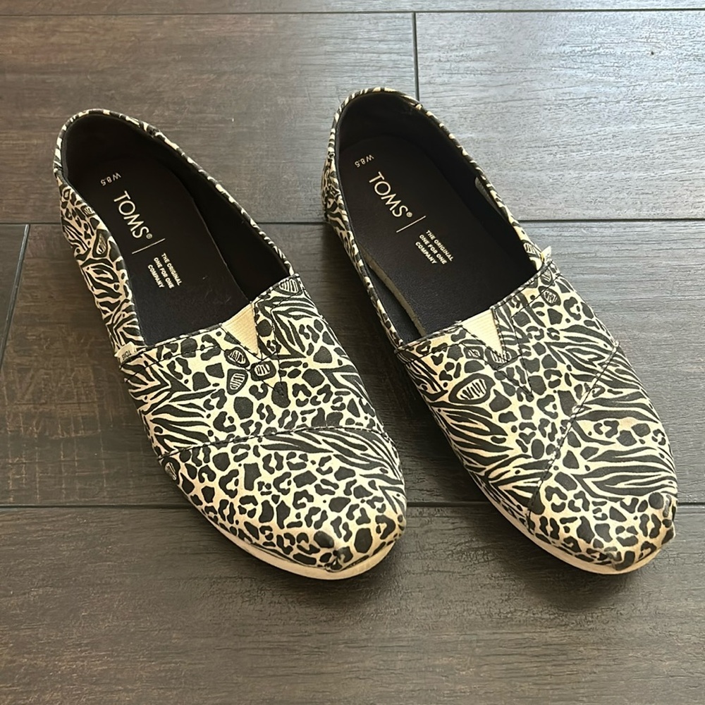 Tom’s canvas animal print size W8.5